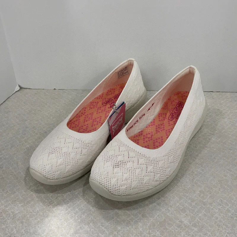 Relaxed flats for weekend trips -Shoes Flats By Skechers In White, Size: 8