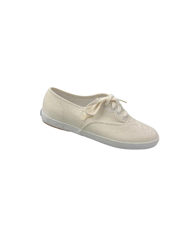 Handmade flats from artisans -Shoes Flats By Keds In White, Size: 8.5