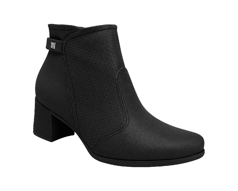 Boots with flexible sole linings -Refine your daily wardrobe with Piccadilly Ref: 654054-05 in Black. This Black Ankle Boot boasts both style and charm