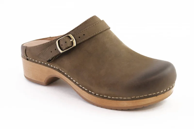 Slippers with adaptive soles -Women's Berry Mule In Mushroom