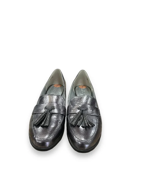 Flats with hefty padding -Shoes Flats By Kenneth Cole In Silver, Size: 7