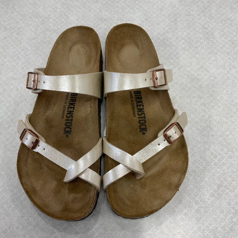 Flats for home lunches -Sandals Flats By Birkenstock In Beige, Size: 9