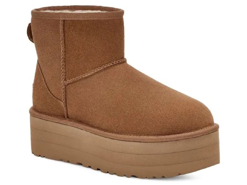 Boots with cushy sole fabrics -UGG: Classic Mini Platform in Chestnut