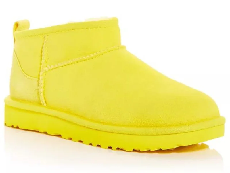 Boots with skid-proof sole ridges -UGG: Ultra Mini in Canary