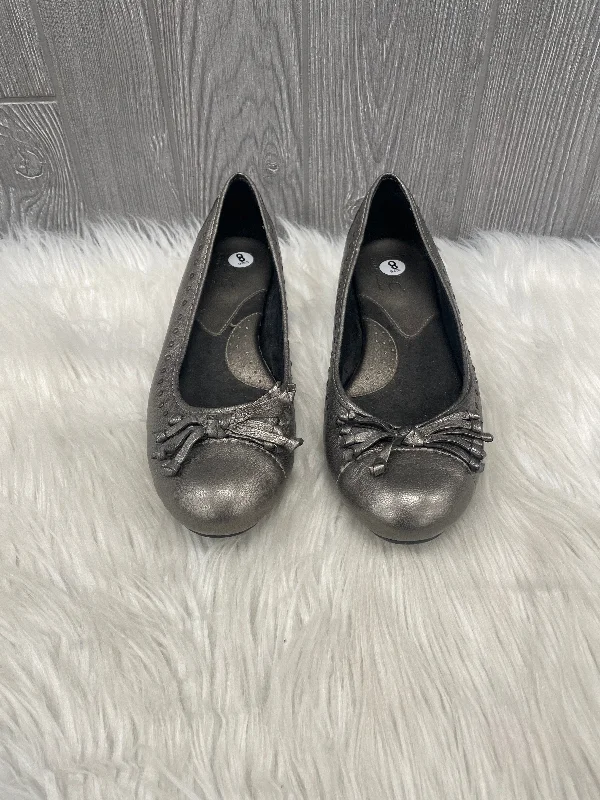 Flats for casual office days -Shoes Flats By Boc In Silver, Size: 8