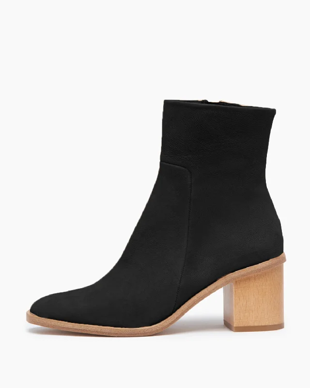 Boots for indoor wet lounging -Babe Leather Bootie | Ringo Black