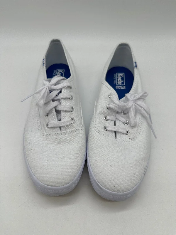 Easy flats with jeans outfits -Shoes Flats By Keds In White, Size: 8.5