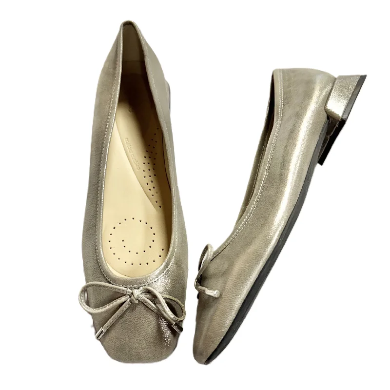 Flats with glittery tops -Shoes Flats By Clarks In Silver, Size: 7.5