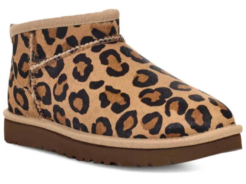 Boots with vibrant sole overlays -UGG: Ultra Mini Spotty in Natural